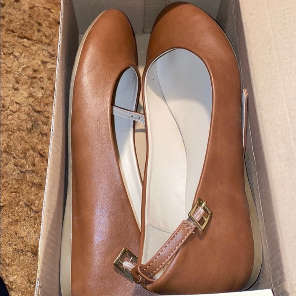 Cute flat shoes with a strap